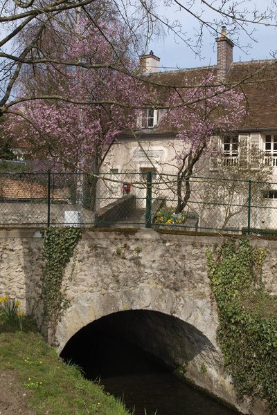 Maison au pont de pierre à Jouy-en-Josas