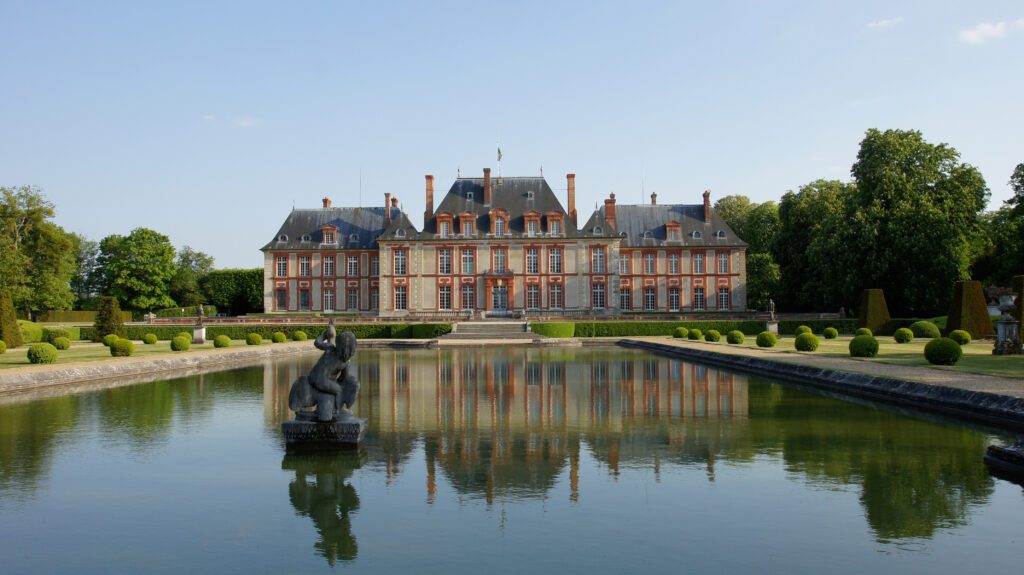 Façade du château de Breteuil