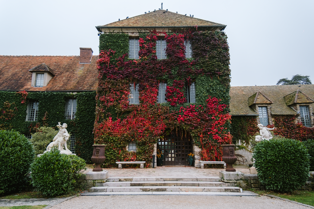 Château de VIlliers le Mahieu à l'automne