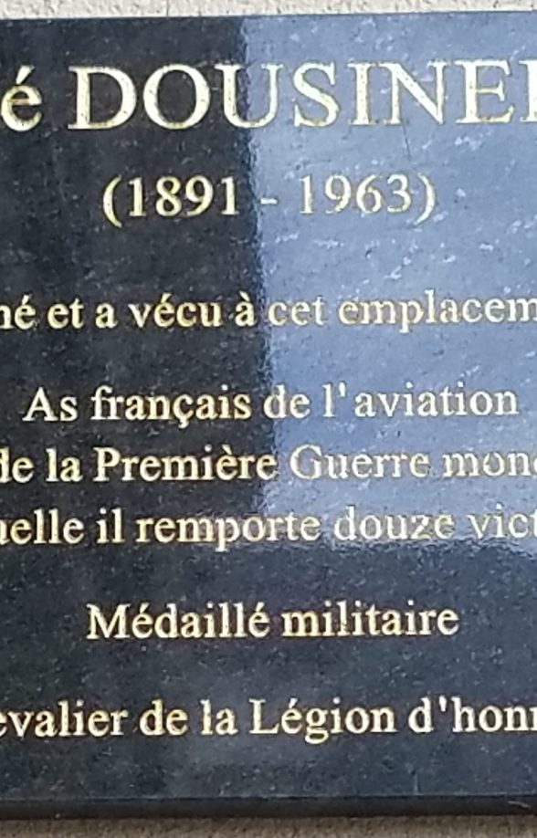 Plaque commémorative de René Dousinelle