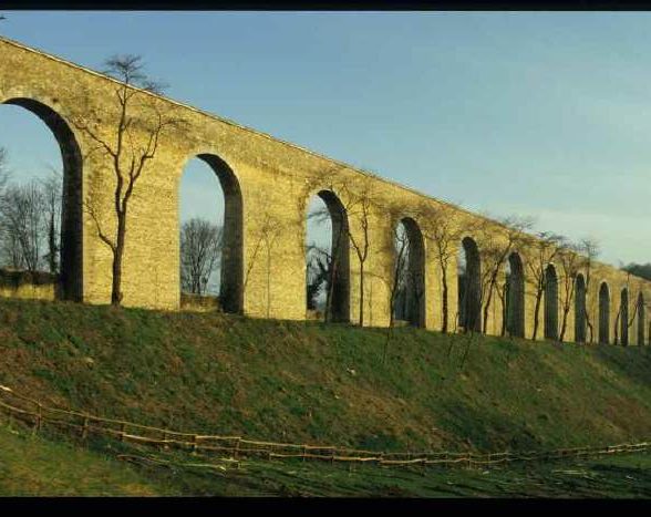 Aqueduc de Buc