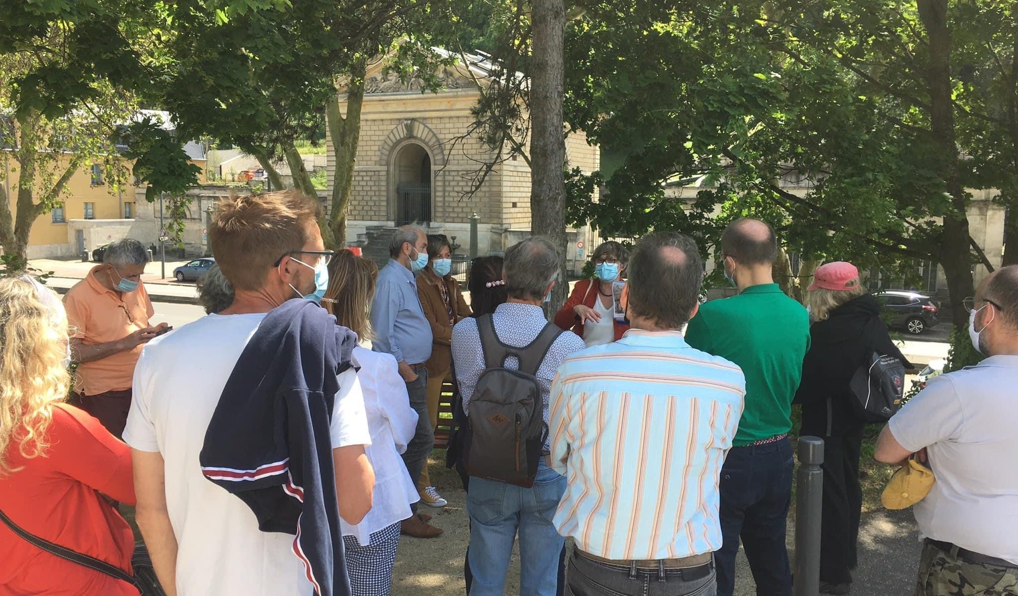 Groupe devant le Pavillon Charles X