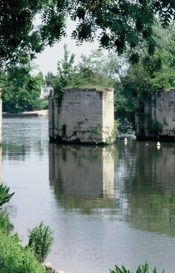 Piles de l'ancien aqueduc