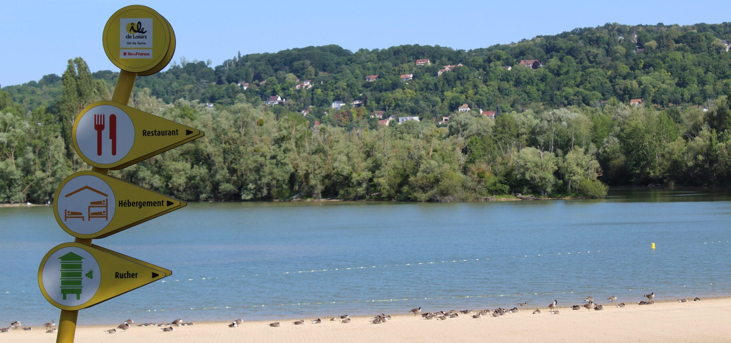 La plage de l'île de loisirs