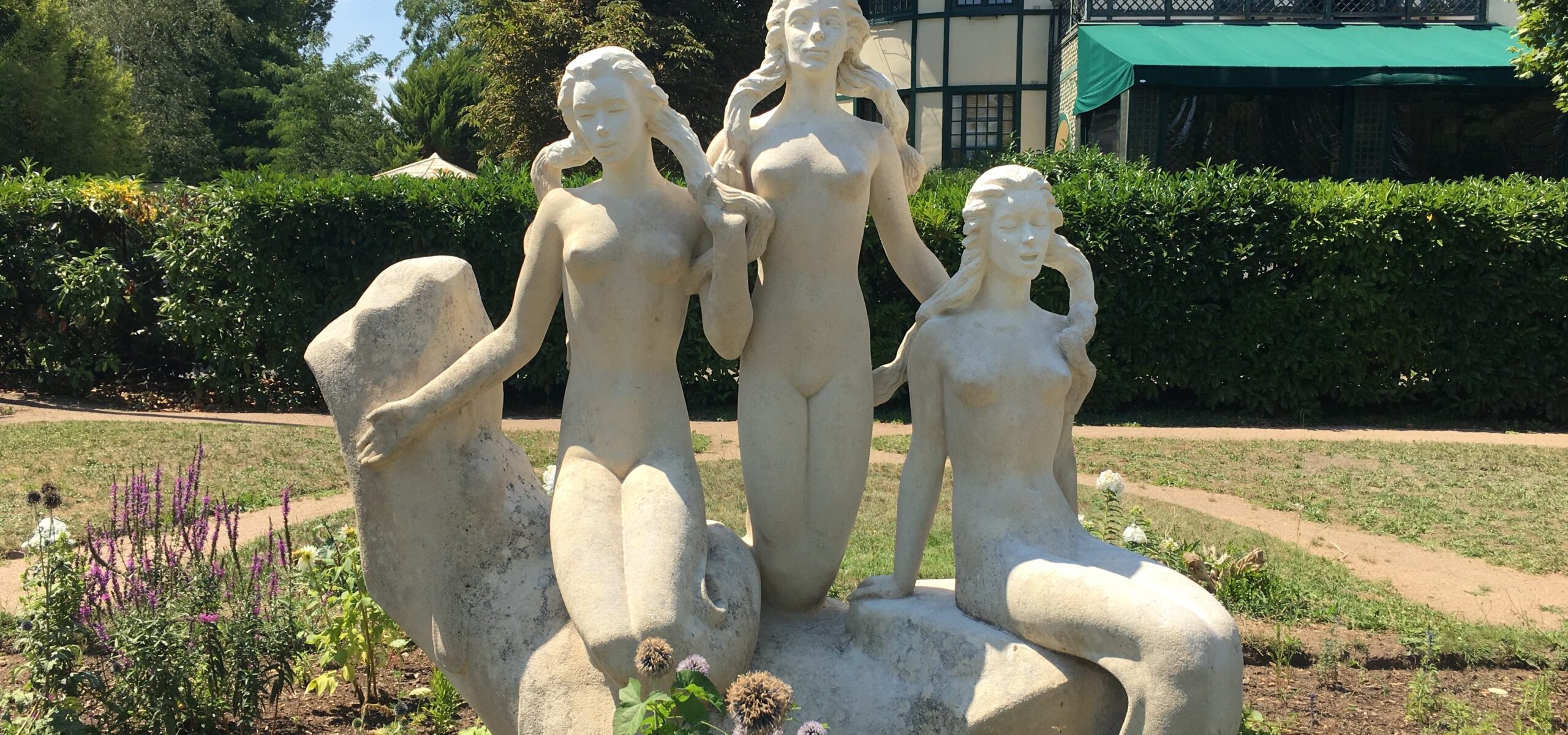 Statue des sirènes, Le Vésinet