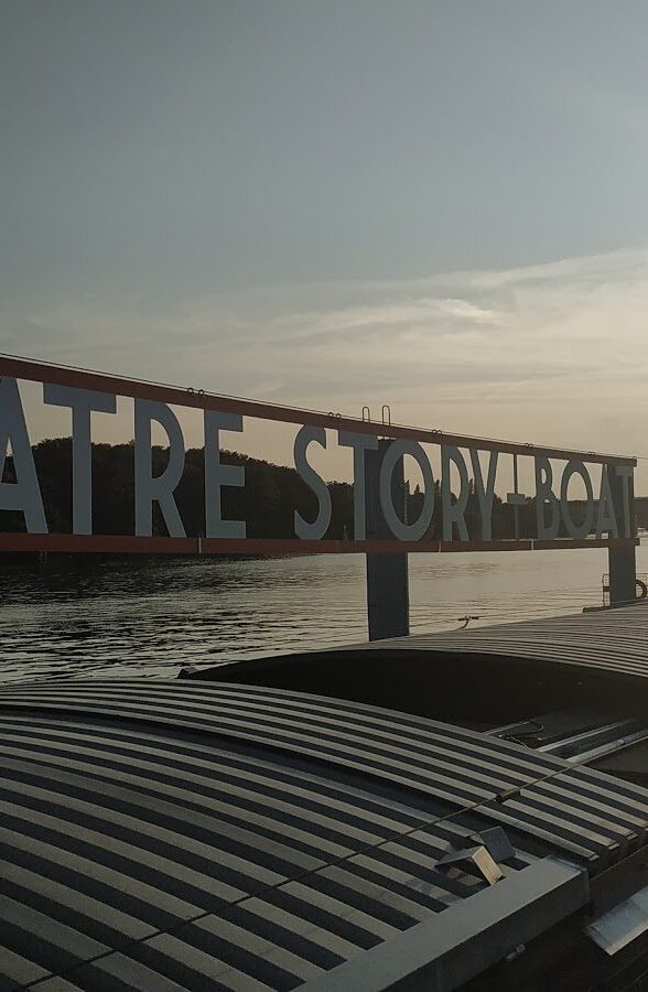 La Péniche Théâtre Le Story Boat