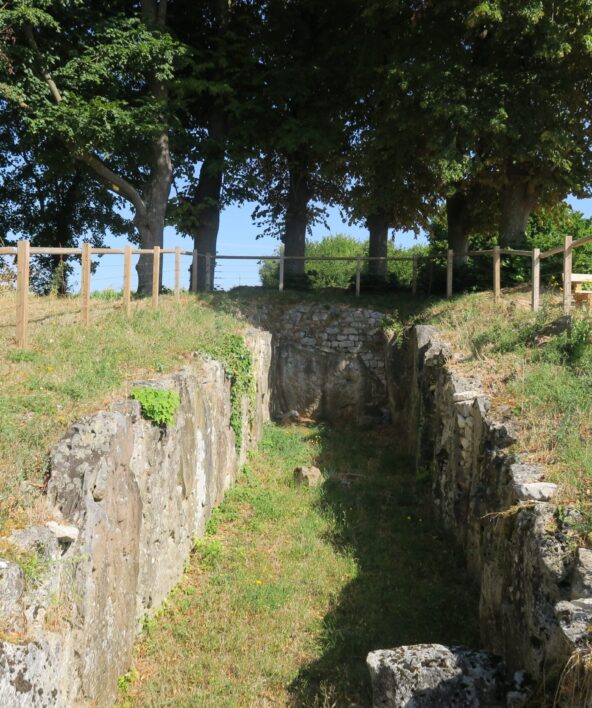 La Cave aux fées, Brueil-en-Vexin