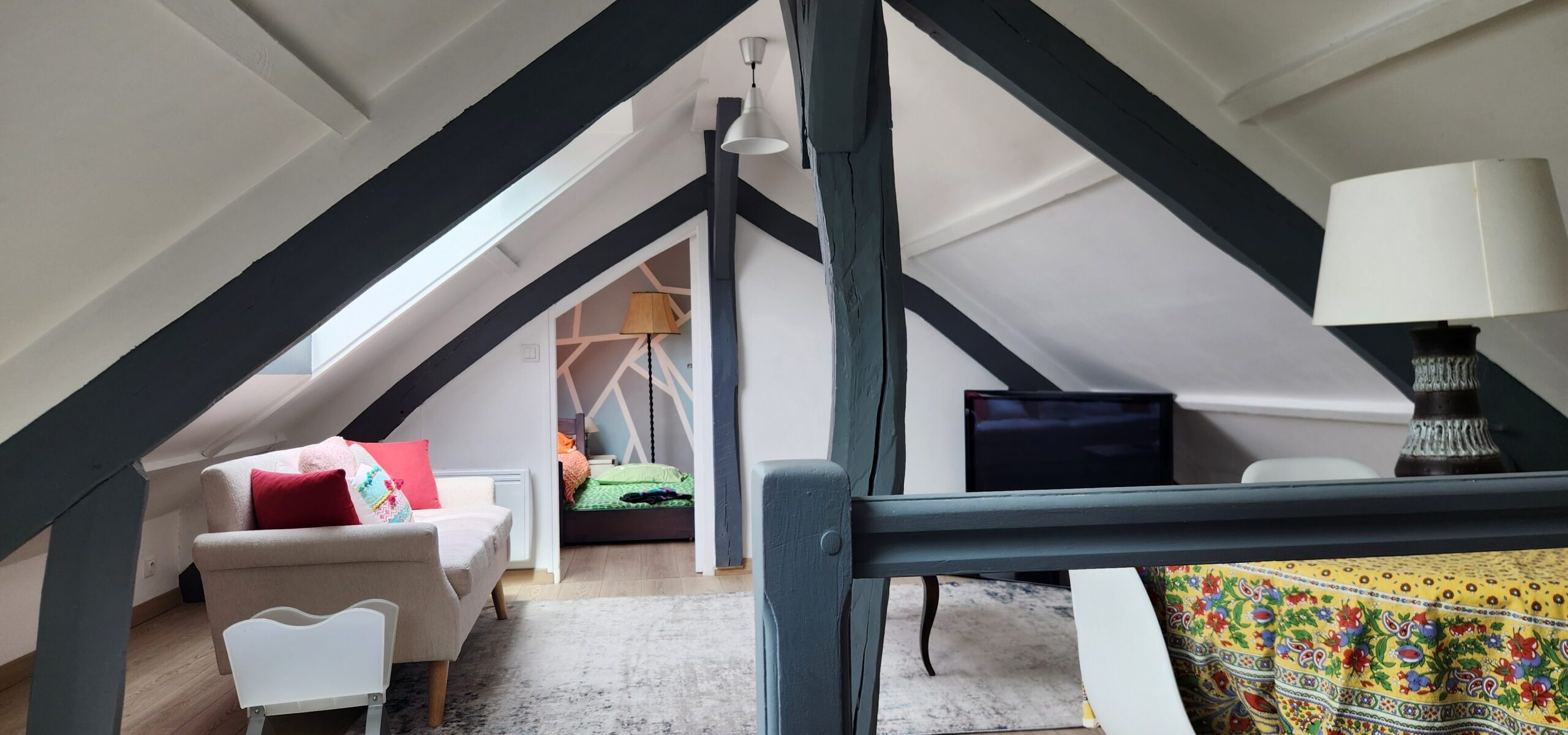 Appartement atypique sous combles_Dammartin-en-Serve