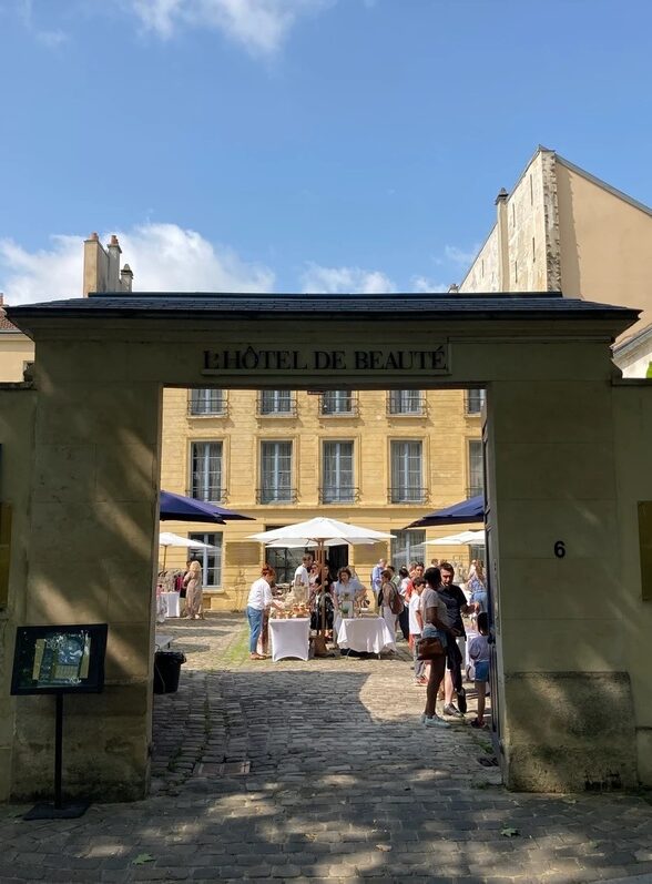 La cour des créateurs et des saveurs de Noël 2025_Versailles