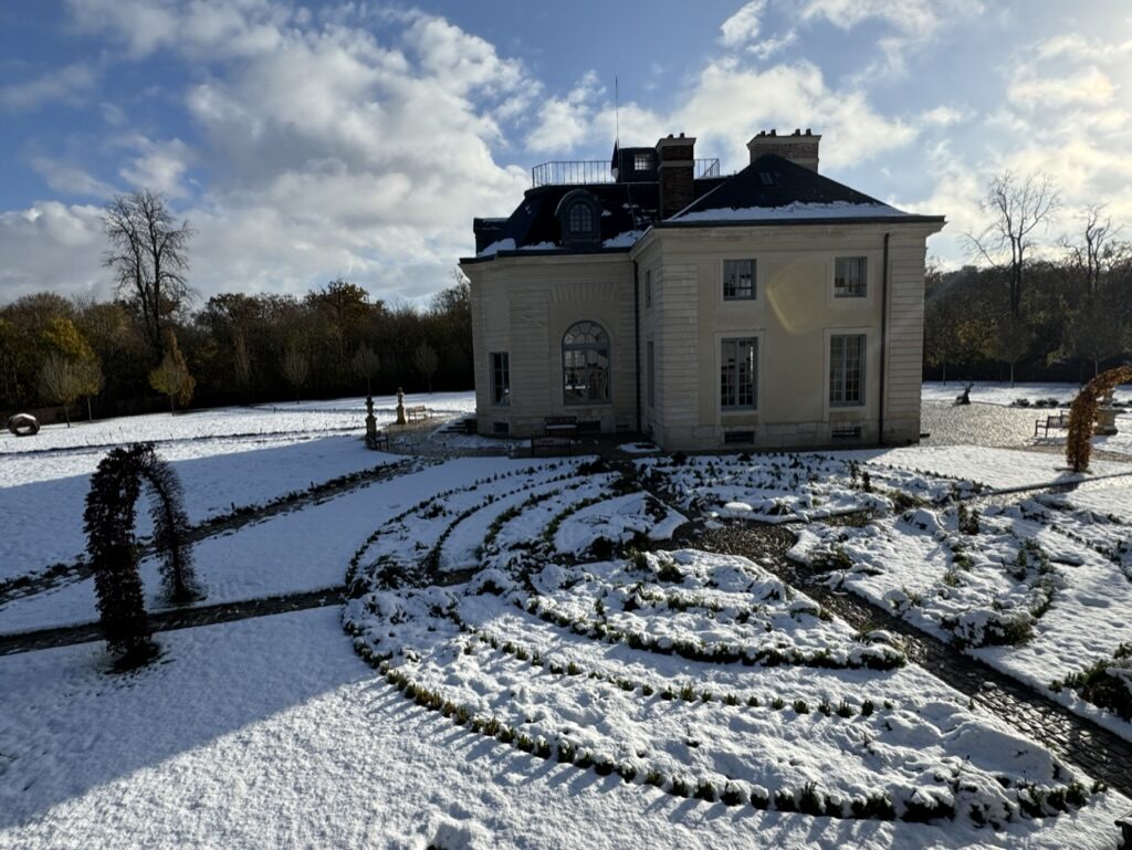 Pavillon sous la neige 1