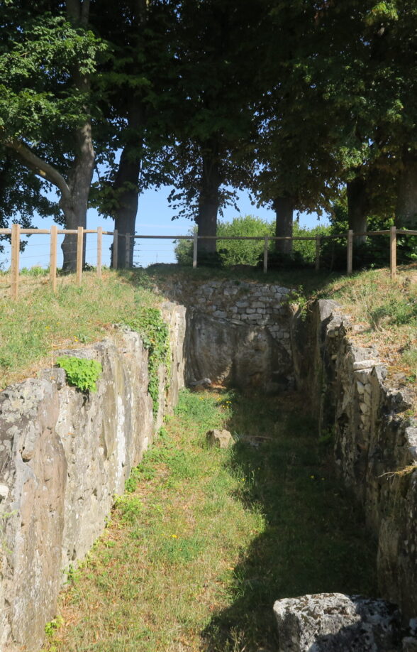 La Cave aux fées, Brueil-en-Vexin